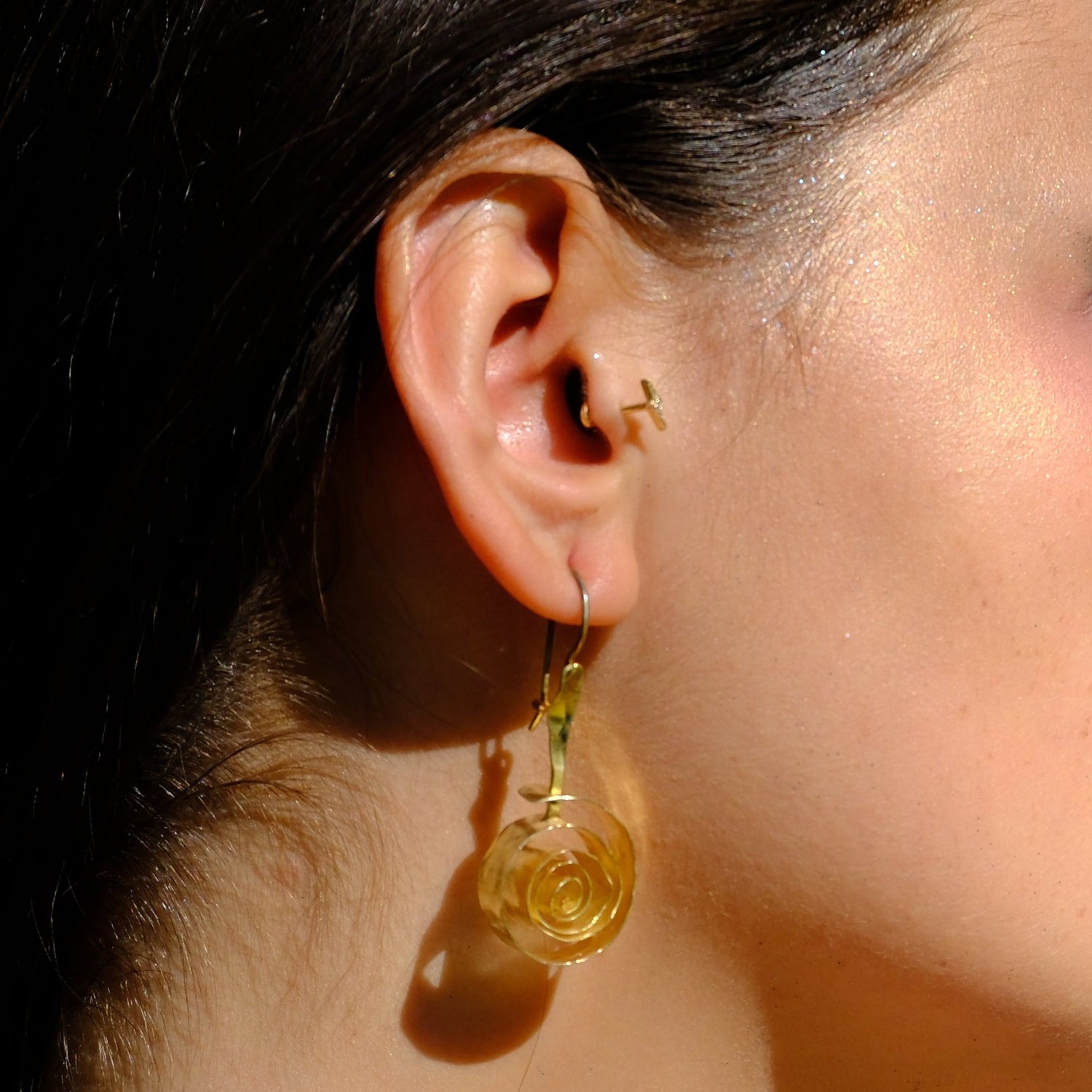 VIONA | 925 Ayar Gümüş Gold Ton Spiral Sallantılı Küpe