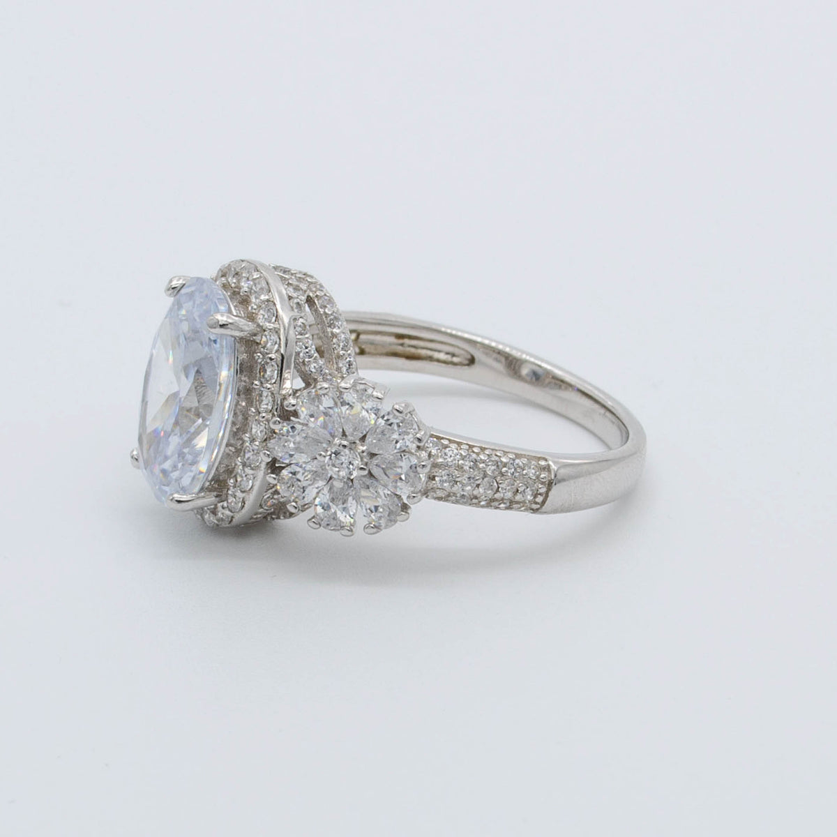 AURELIS | 925 Ayar Gümüş Oval Taşlı Floral Halo Statement Yüzük
